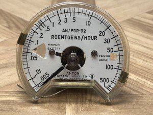 Roentgens Model 1328 Geiger Counter Survey Meter