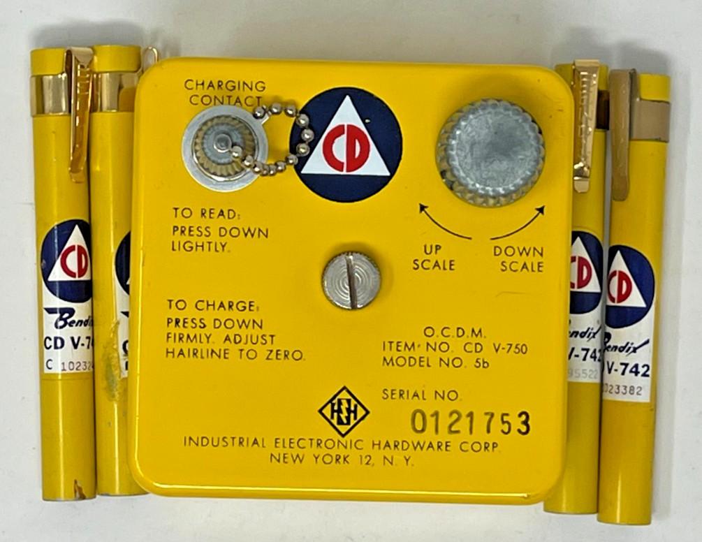 CDV-750 Geiger Counter with 4 Dosimeters