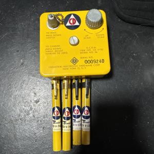 CD V-750 Radiological Charger with 6 Dosimeters