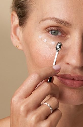 VIP Eye Contour Cream by Clé de Peau