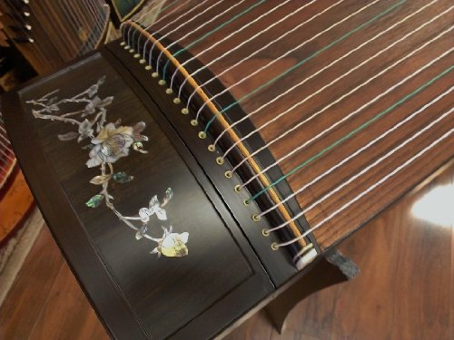 Vibrant Blackwood Guzheng with Elegant Mica Inlay