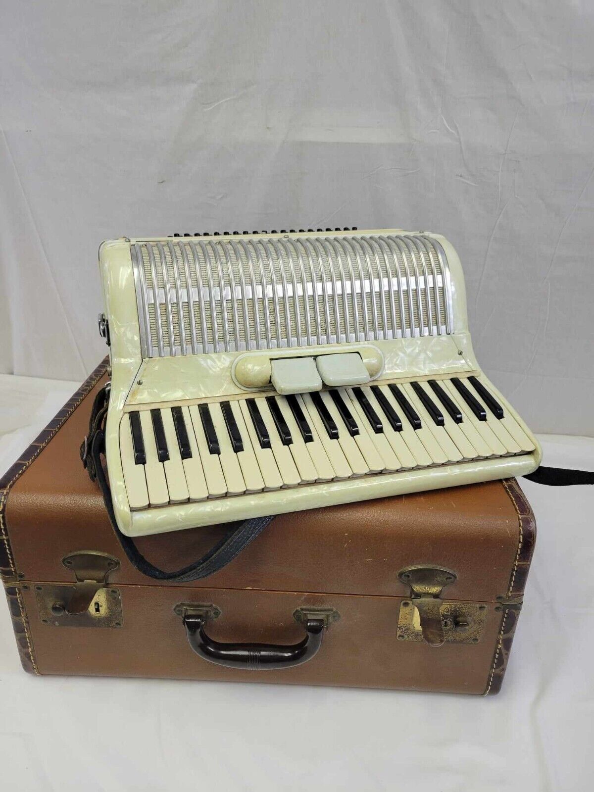 Pearl White "Video" Piano Accordion LM Made In Italy