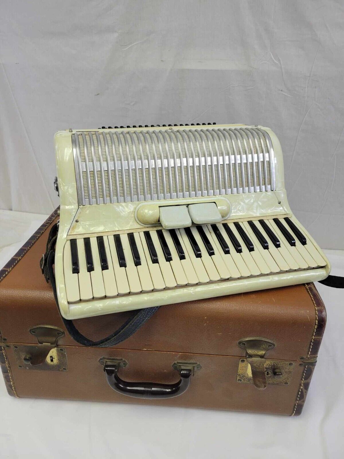 Pearl White "Video" Piano Accordion LM Made In Italy