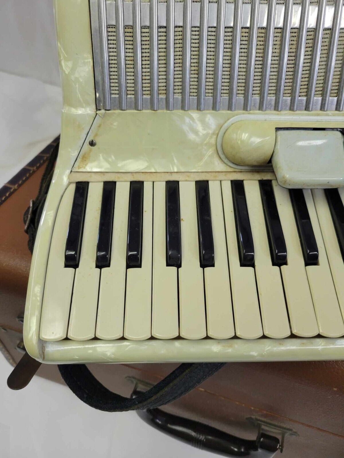 Pearl White "Video" Piano Accordion LM Made In Italy