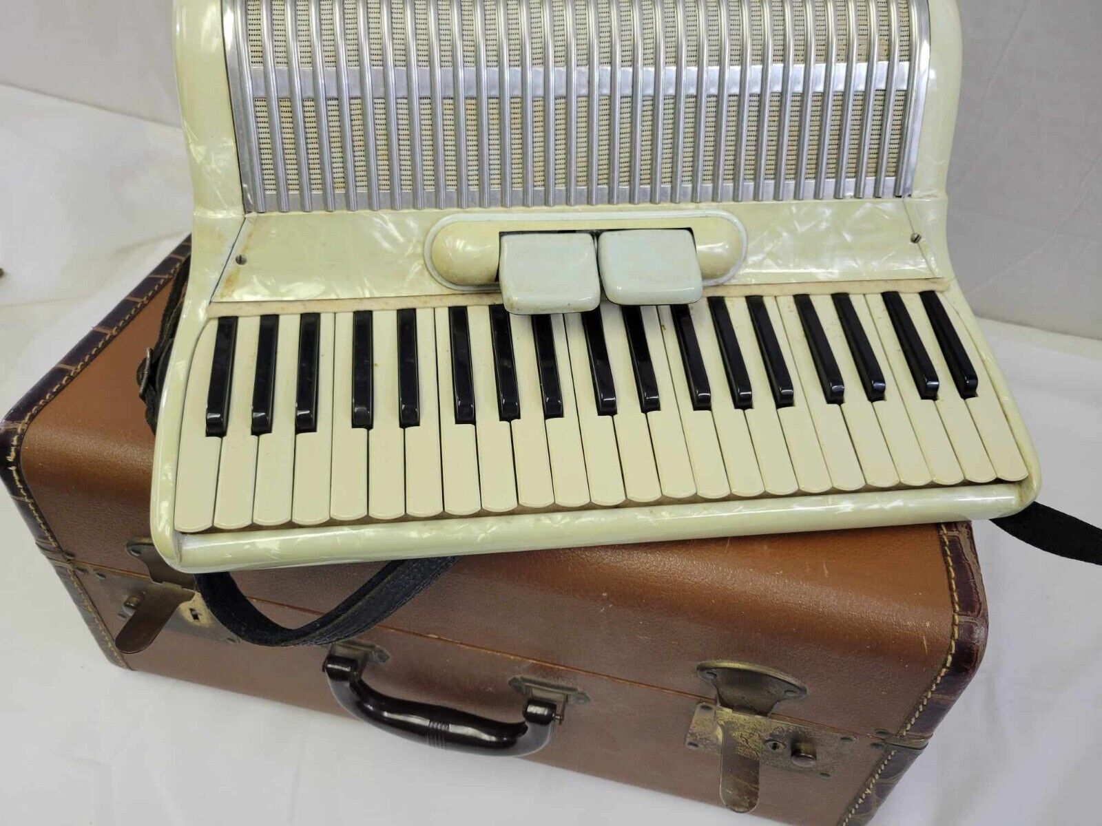 Pearl White "Video" Piano Accordion LM Made In Italy