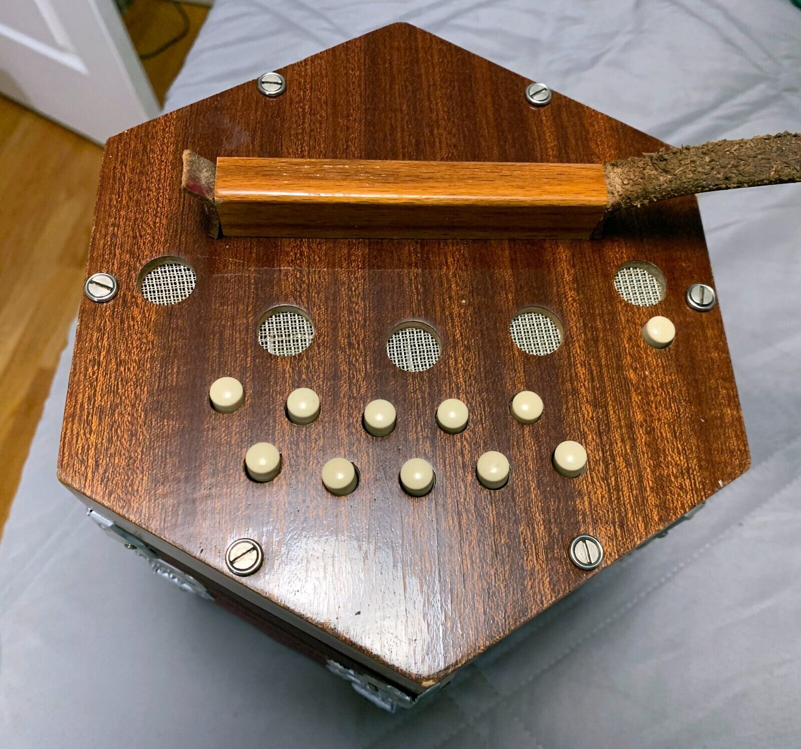 1950's Renelli Concertina Accordion - VIP Smart Shopper