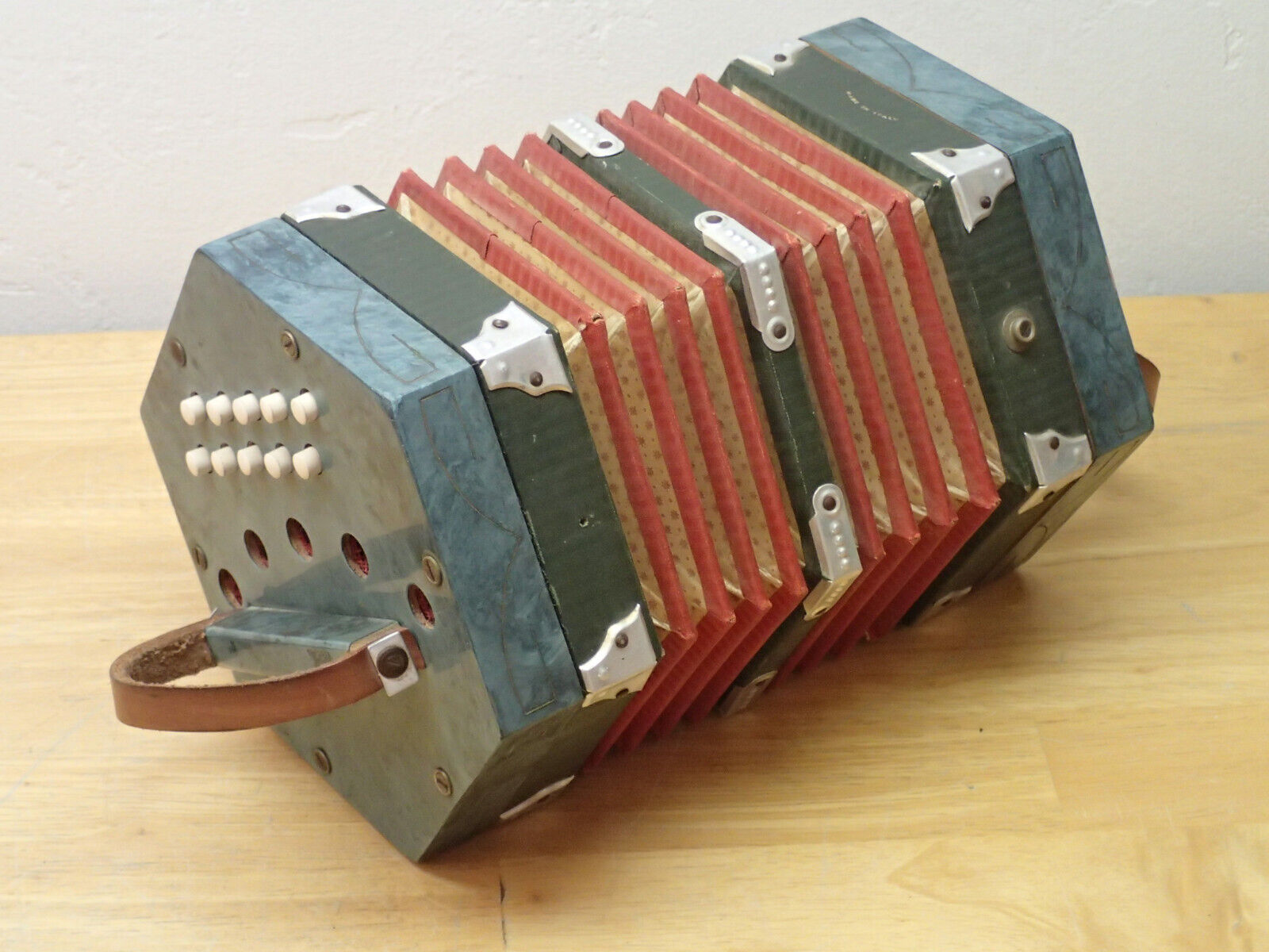 Vintage Italian Concertina: VIP Smart Shopper Special