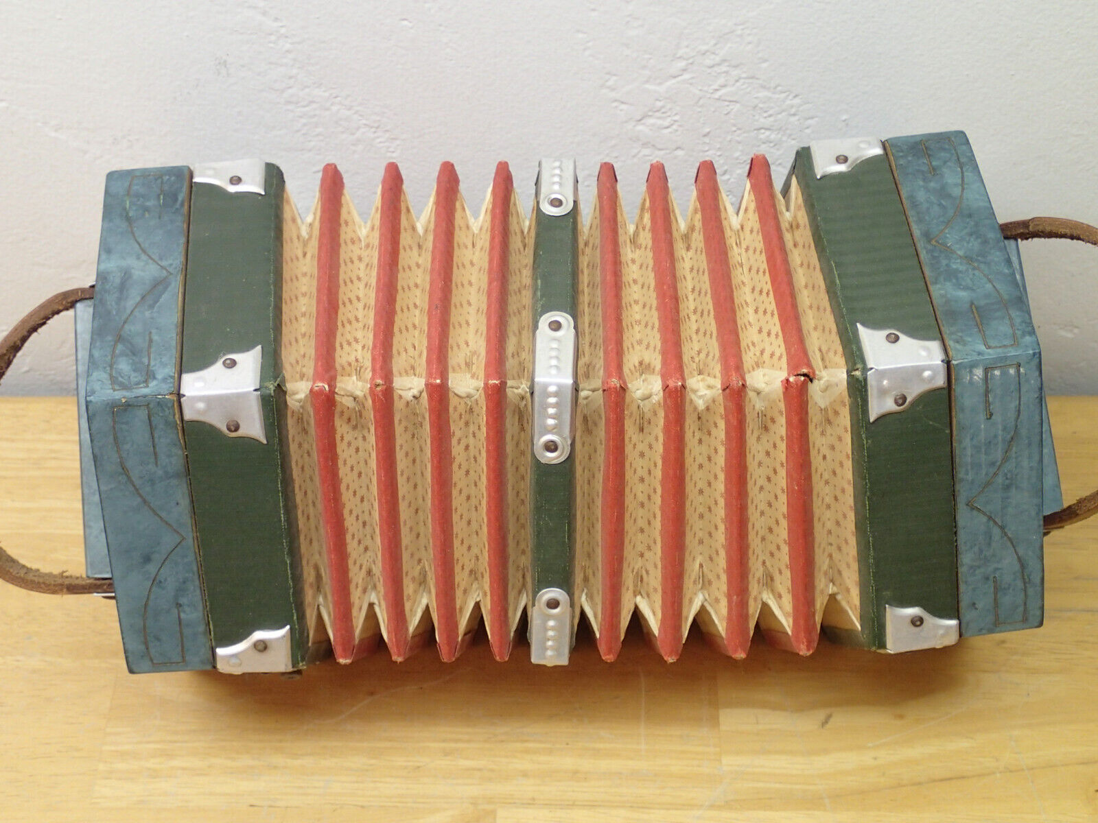 Vintage Italian Concertina: VIP Smart Shopper Special