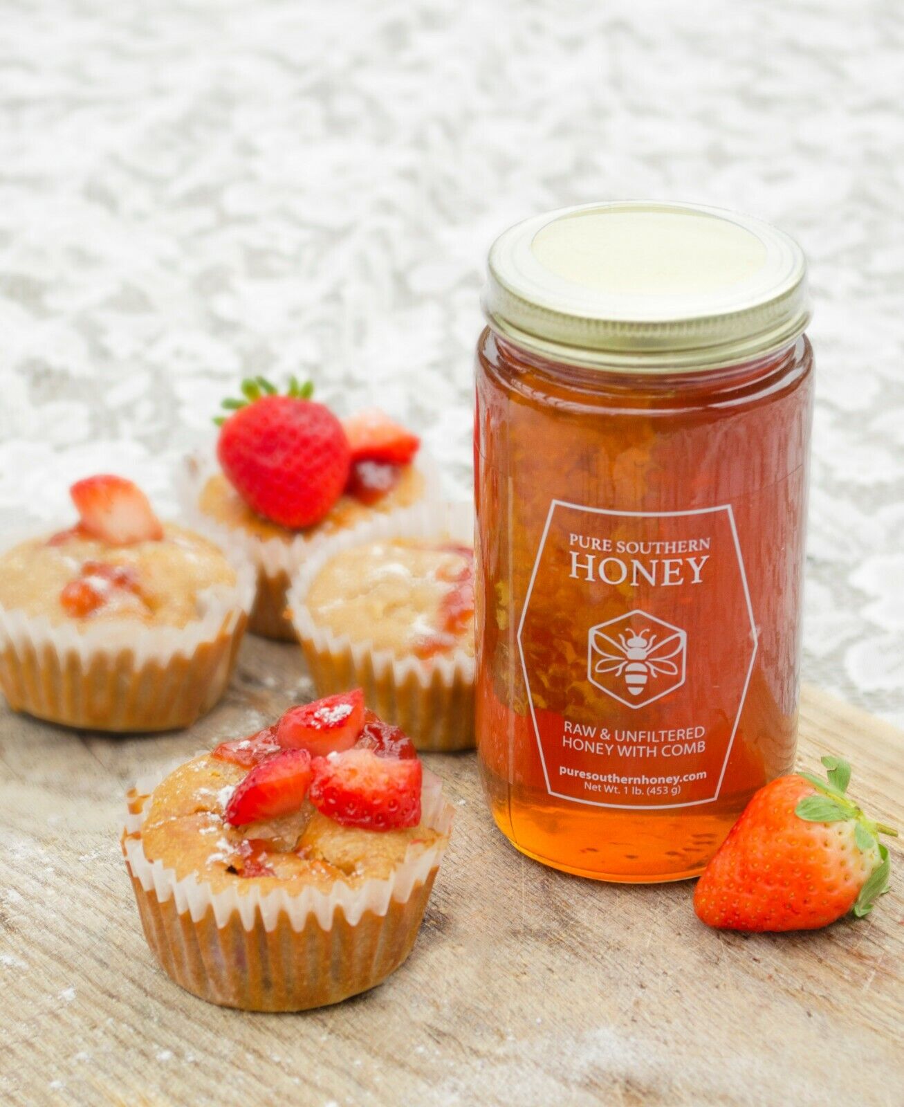 1lb Raw & Unfiltered Honey with Comb - 2023 Crop