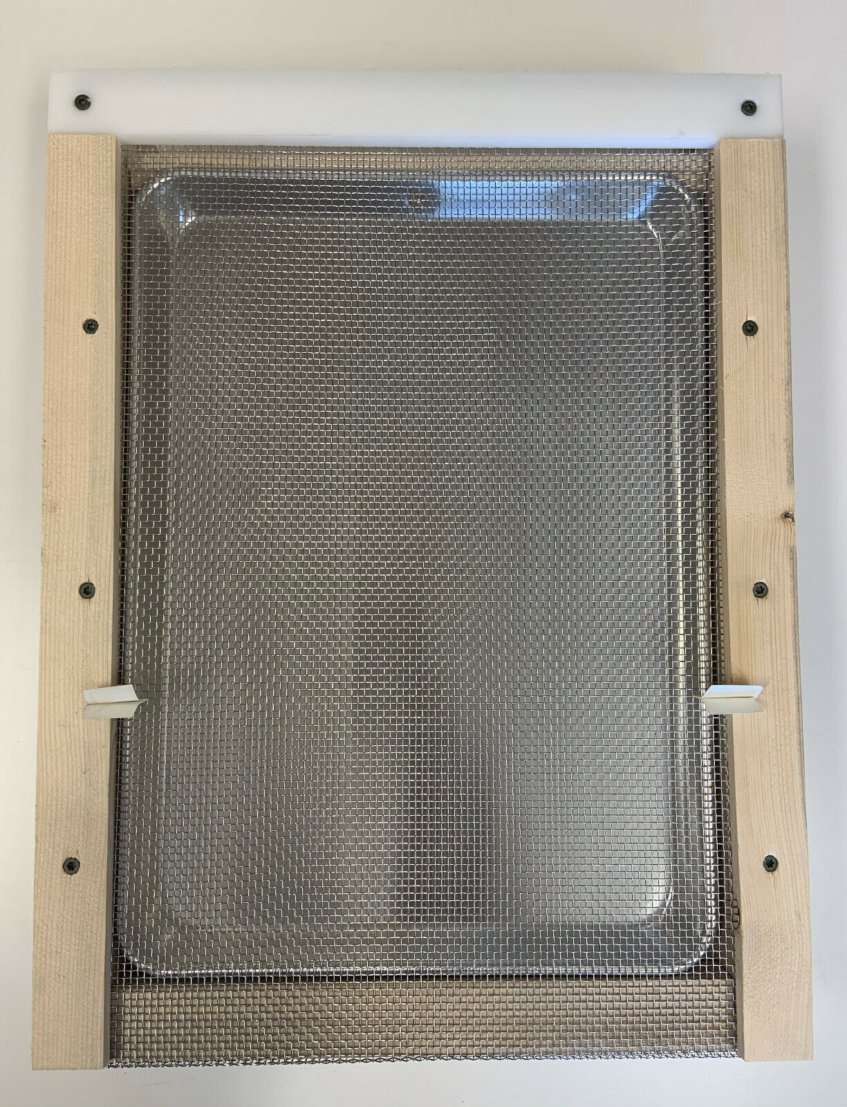 Beginner beekeeping set with swarm box and lure