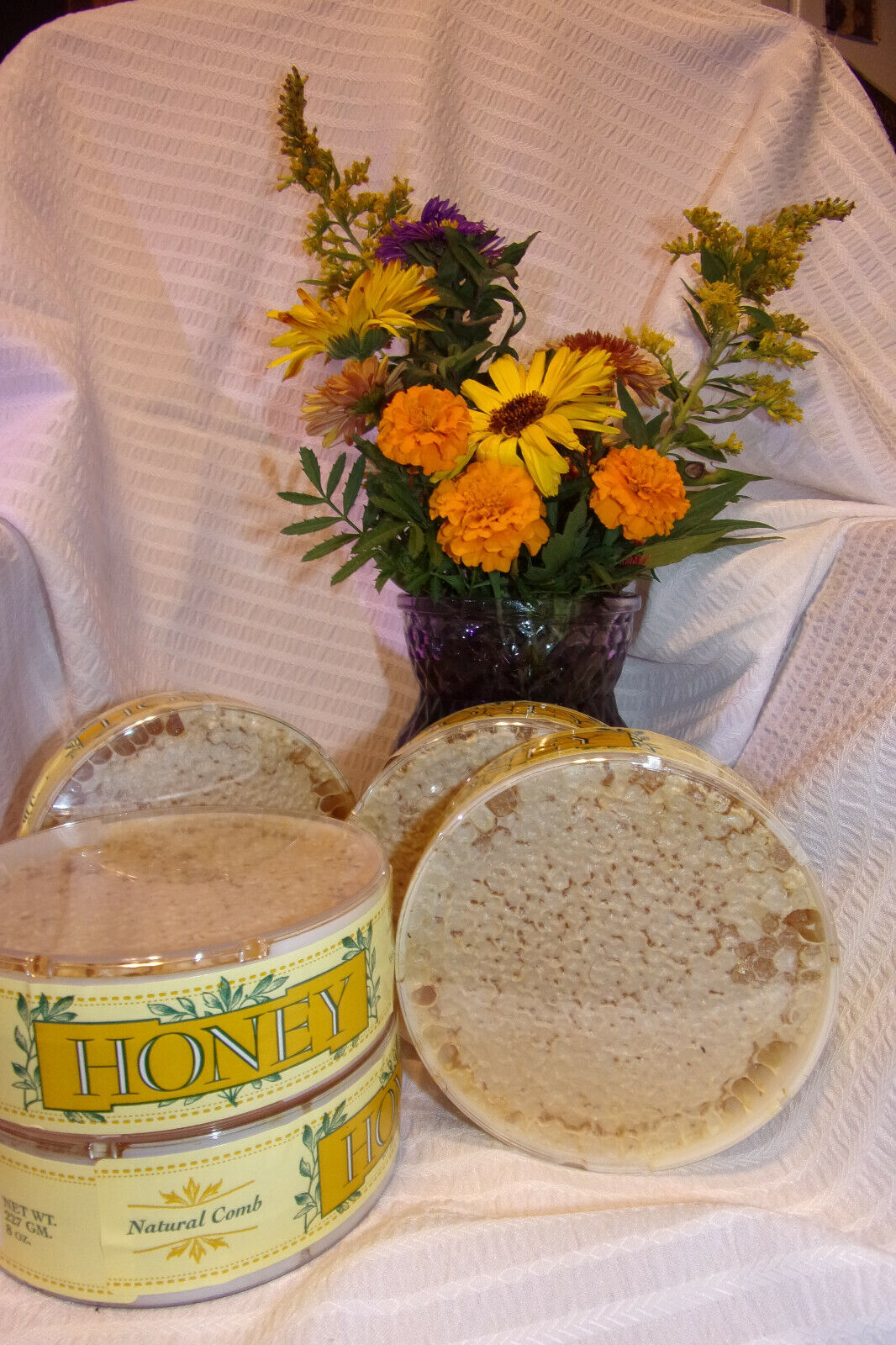 Pure Ross Round Comb Honey in Natural Wax Comb