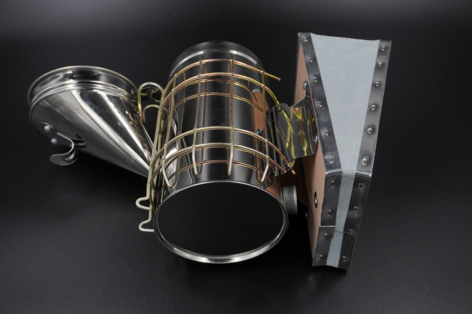 Essential Tools for Starting Beekeeping: Smoker and Beehive