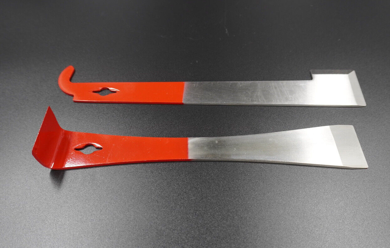 Essential Tools for Starting Beekeeping: Smoker and Beehive