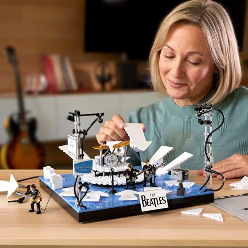 BEATLES Building Toy Set with 681 Pieces & 4 Figures