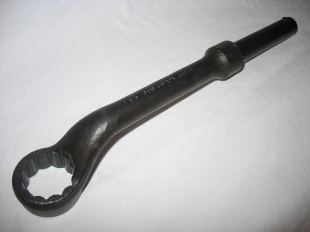 Canada Gray 12-Point Leverage Wrench 1-3/8