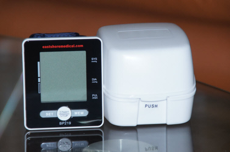 BP219 Wrist Talking Blood Pressure Monitor W/ MWI technology, Heart positioner 