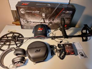 Minelab Manticore Waterproof Metal Detector Bundle