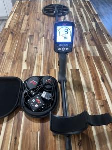 Minelab Equinox 800 Waterproof Metal Detector with Headphones