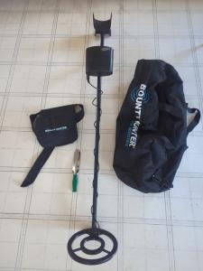 Bounty Hunter Tracker IV Metal Detector Set