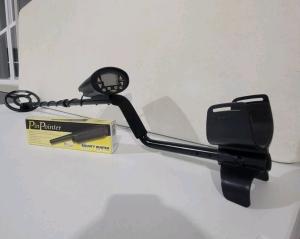 Bounty Hunter Discovery 2200 Metal Detector with Pin Pointer