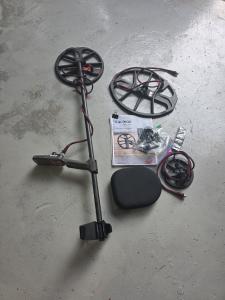 Minelab Equinox 800 Metal Detector with Extras