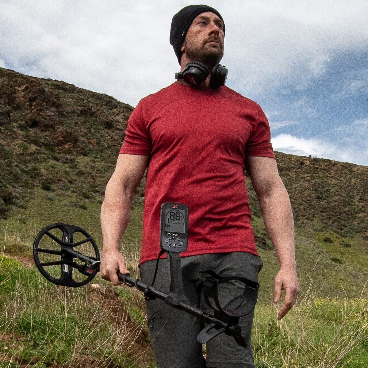 Minelab EQUINOX 900 Metal Detector with Coils & Pro-Find 40