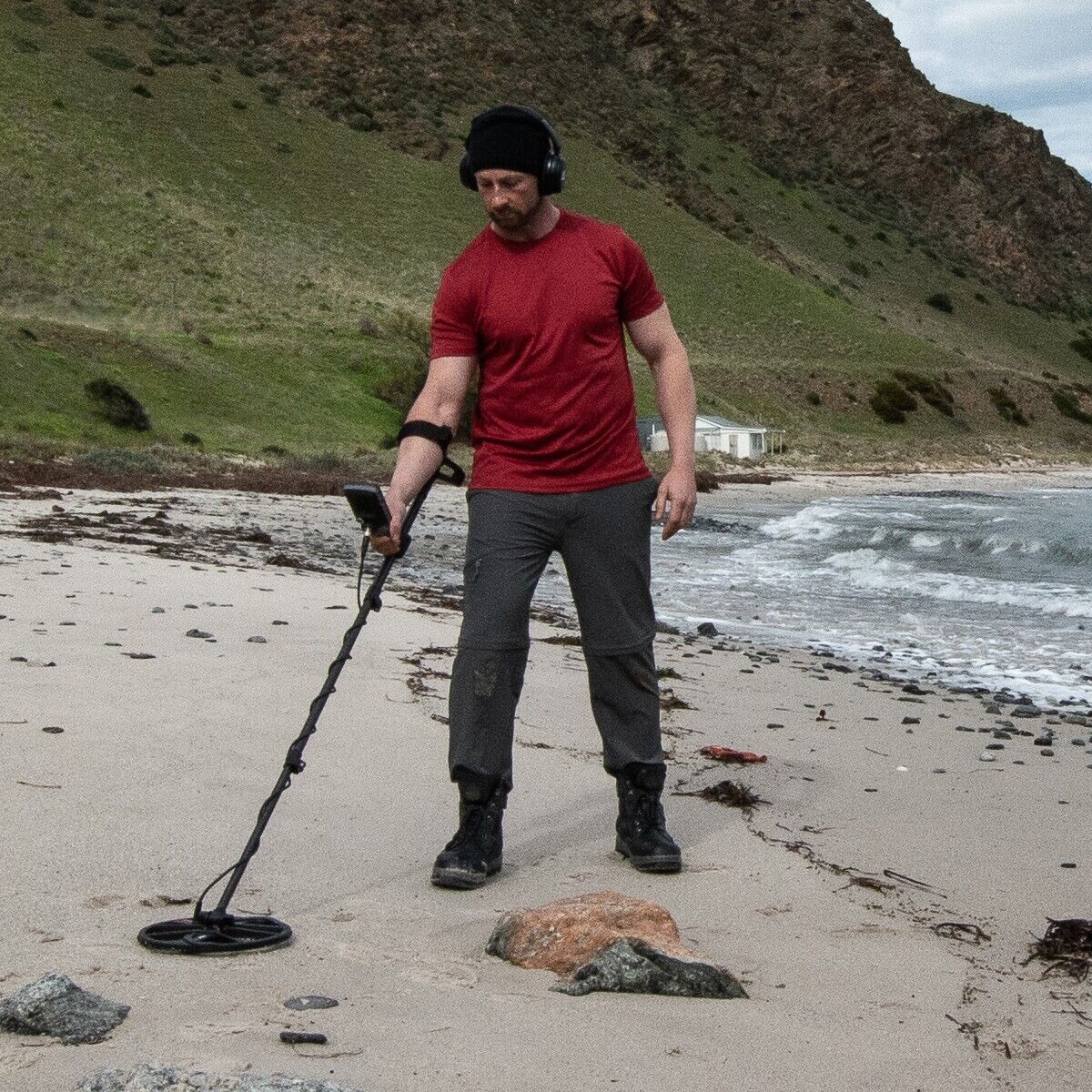 Minelab EQUINOX 900 Metal Detector with Coils & Pro-Find 40