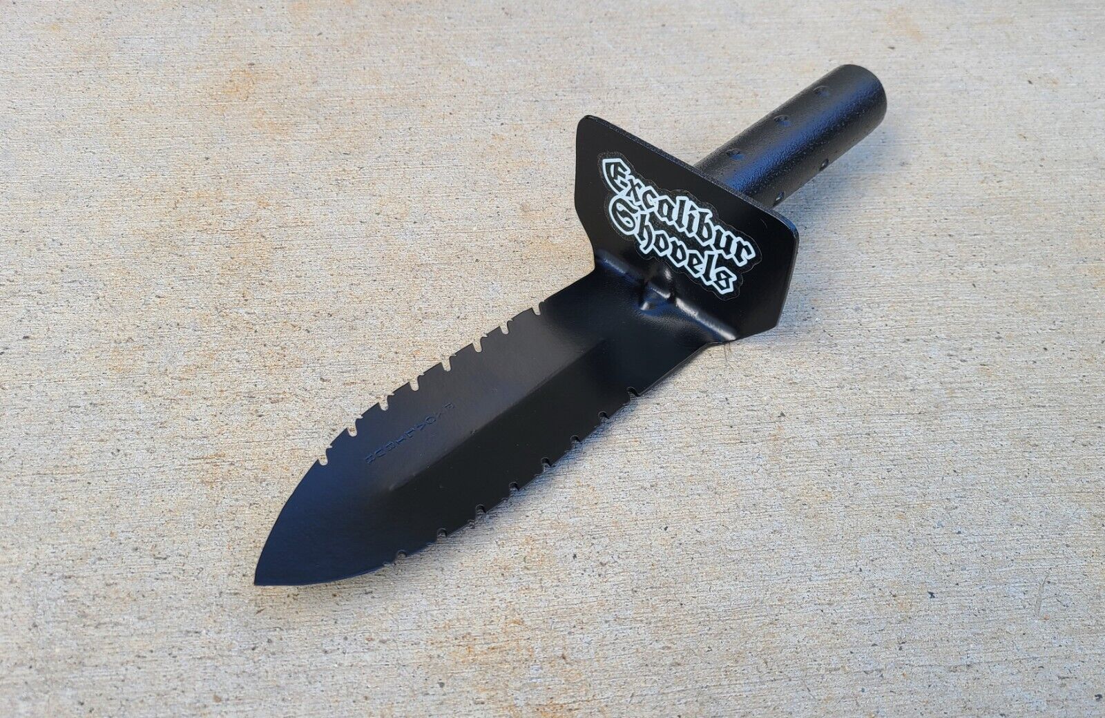 Excalibur Hand Digger with Serrated Edges Metal Detector
