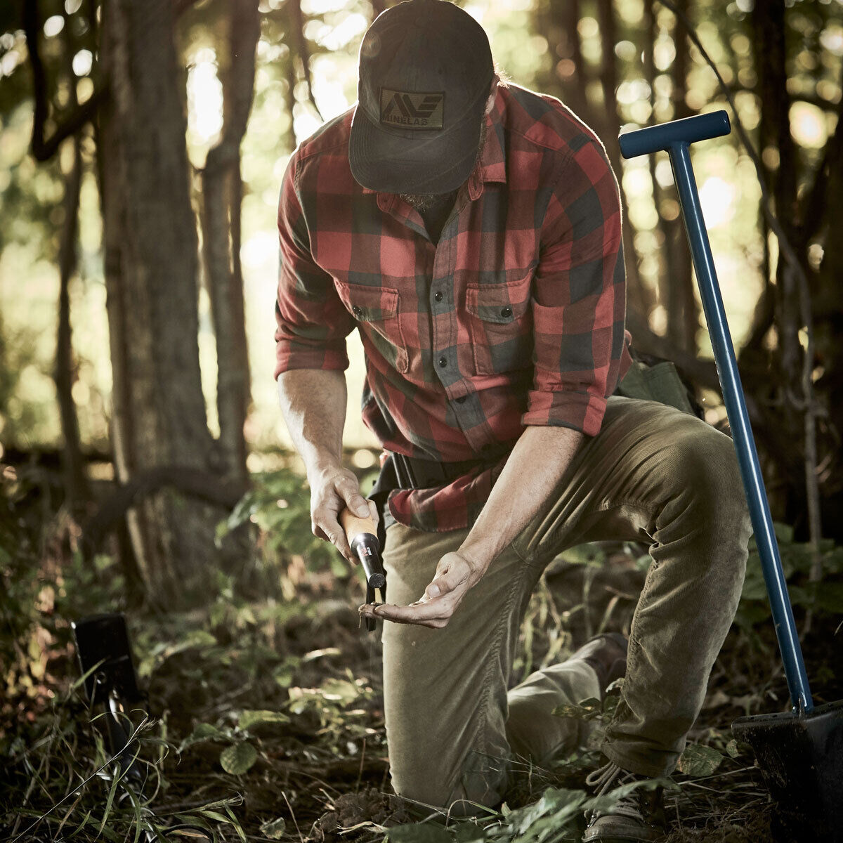 Minelab Pro-Find 35 Waterproof Metal Detector Pinpointer Kit