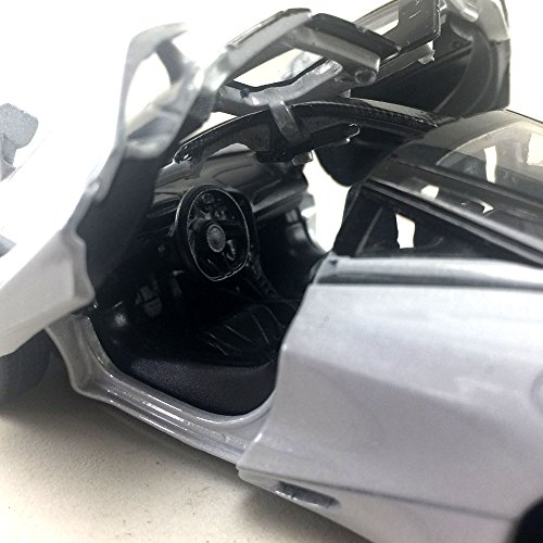 White 1:36 DieCast McLaren 720s Model Toy Car