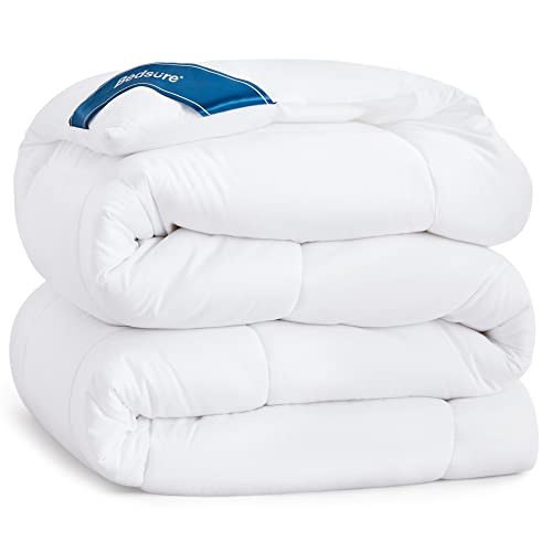 White Quilted Queen Size Comforter by Bedsure