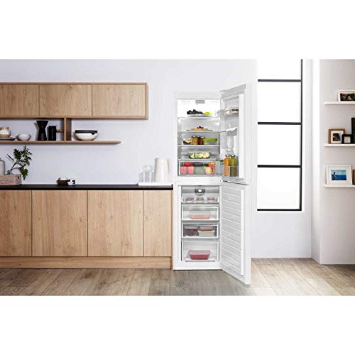 Hotpoint Fridge Freezer with Water Dispenser, White