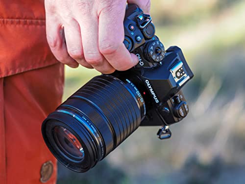 Olympus M.Zuiko 40-150mm F4.0 PRO Zoom Lens