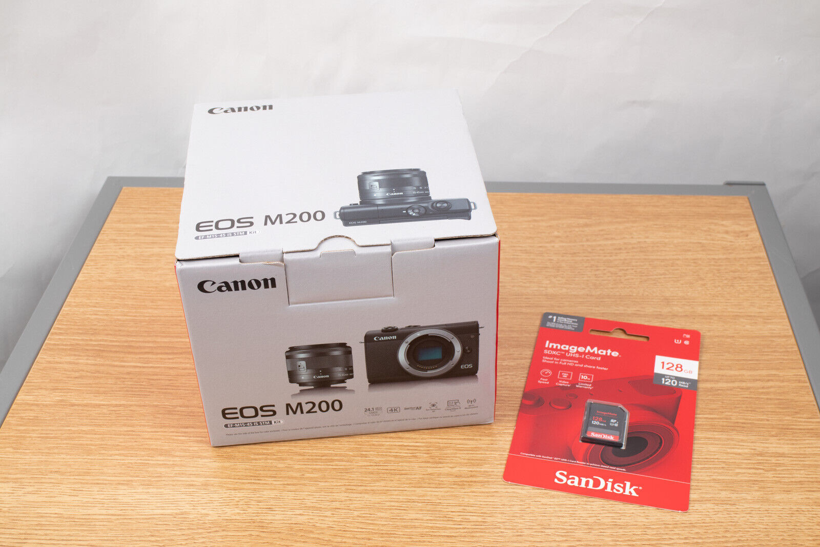 Canon M200 Mirrorless Camera with 15-45mm lens