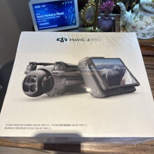 DJI Mavic 4 Pro Drone 512GB Creator Combo