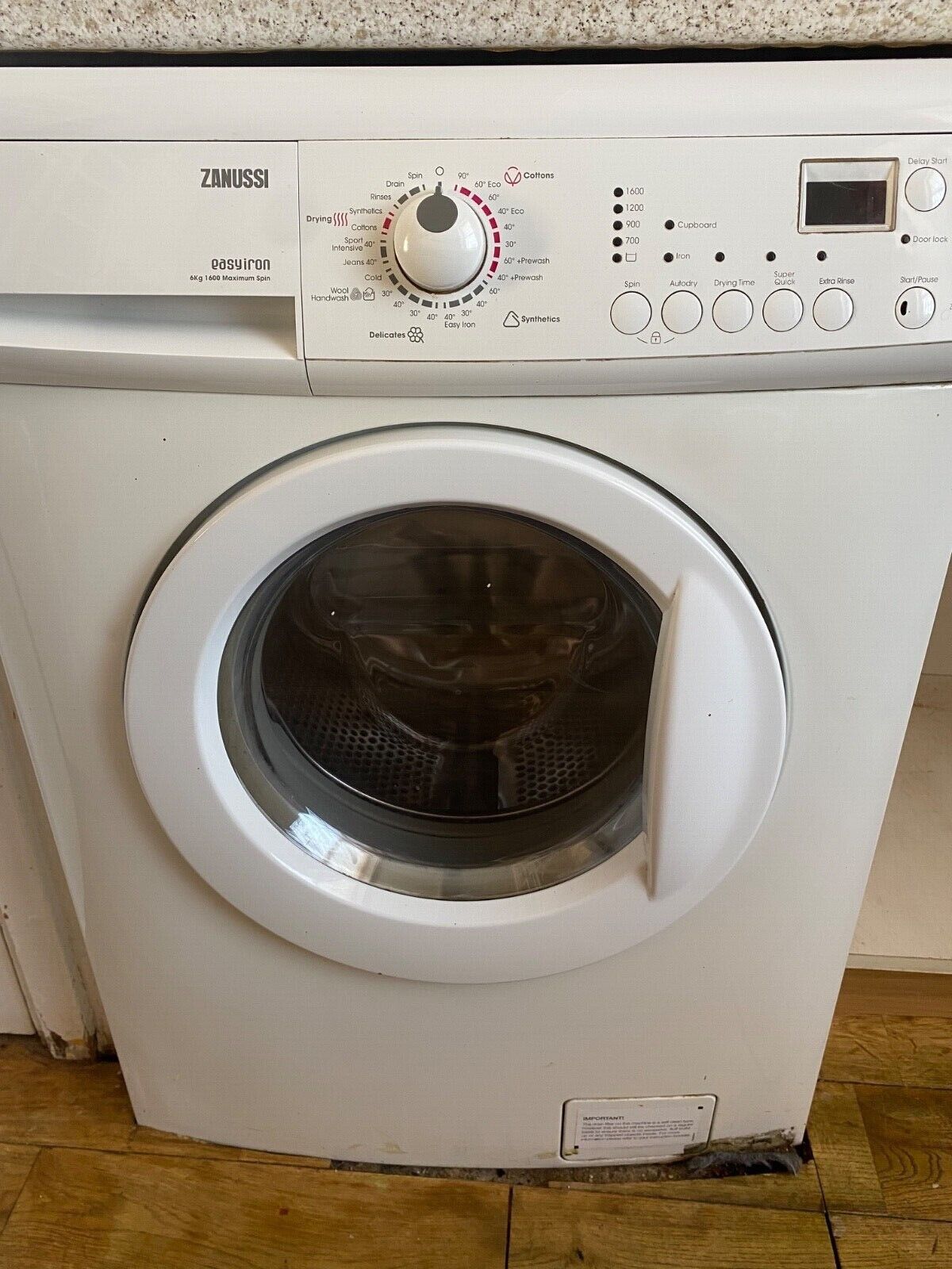 ZANUSSI washing machine, mint condition 