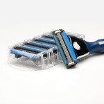 Amazon Men's Razor with 3 Blades
