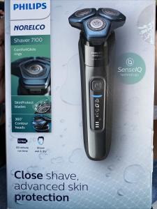 Philips Norelco 7100 Wet & Dry Electric Shaver