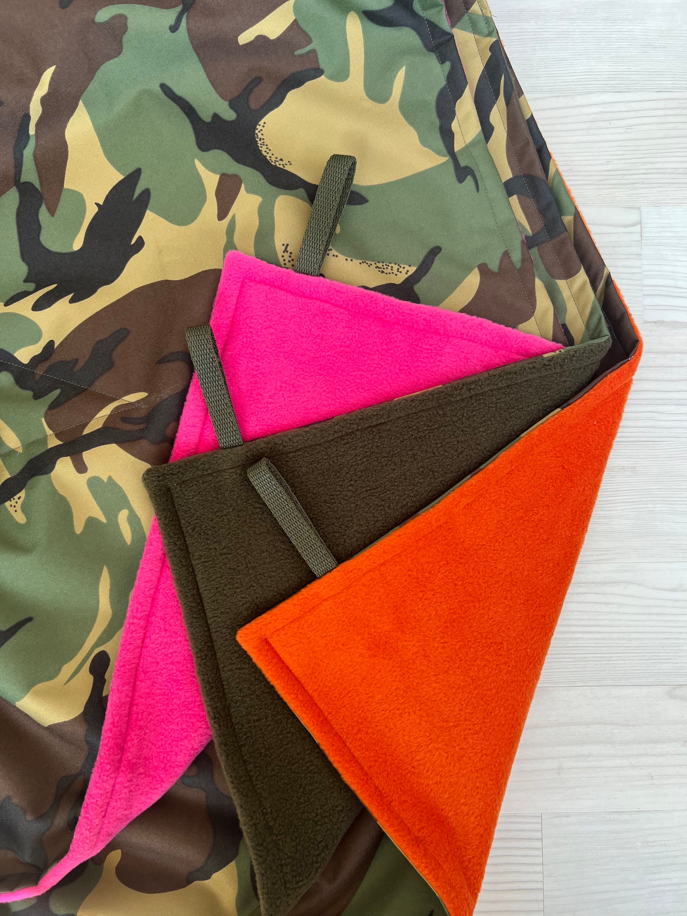 Green Camo Waterproof Fleece-Lined Dog Travel Blanket Bed