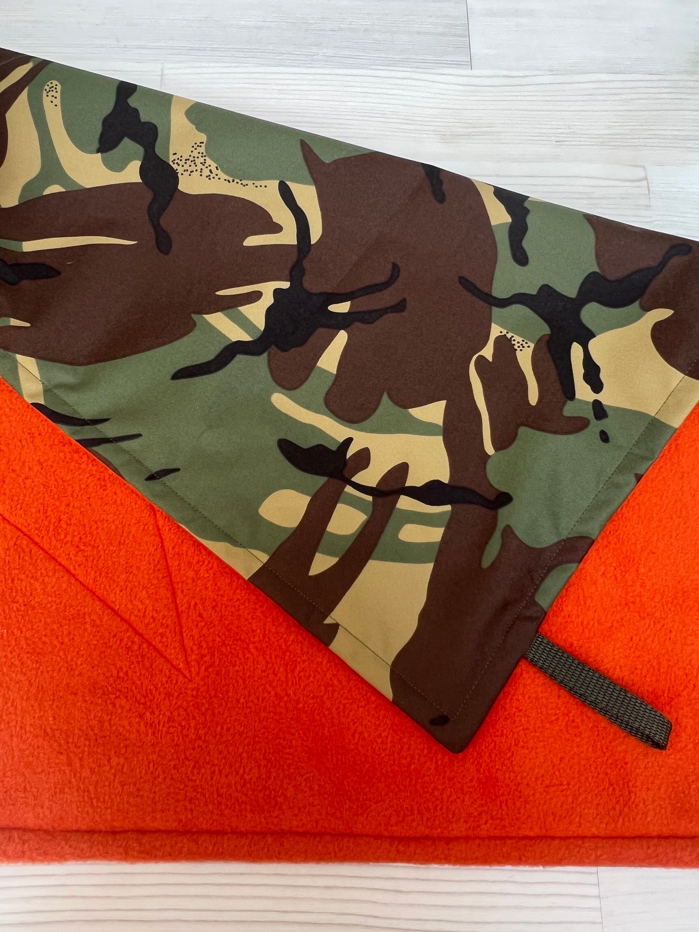 Green Camo Waterproof Fleece-Lined Dog Travel Blanket Bed