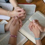 200 Pcs Christian Easter Bracelet Wristbands Set