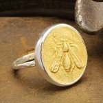 Honey Bee Signet Ring in 925 Silver & Gold