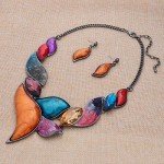 Vintage-Inspired Floral Crystal Necklace and Earring Set