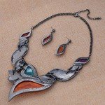 Vintage-Inspired Floral Crystal Necklace and Earring Set