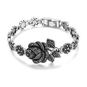 Mytys Vintage Black Onyx Flower Design Bracelet