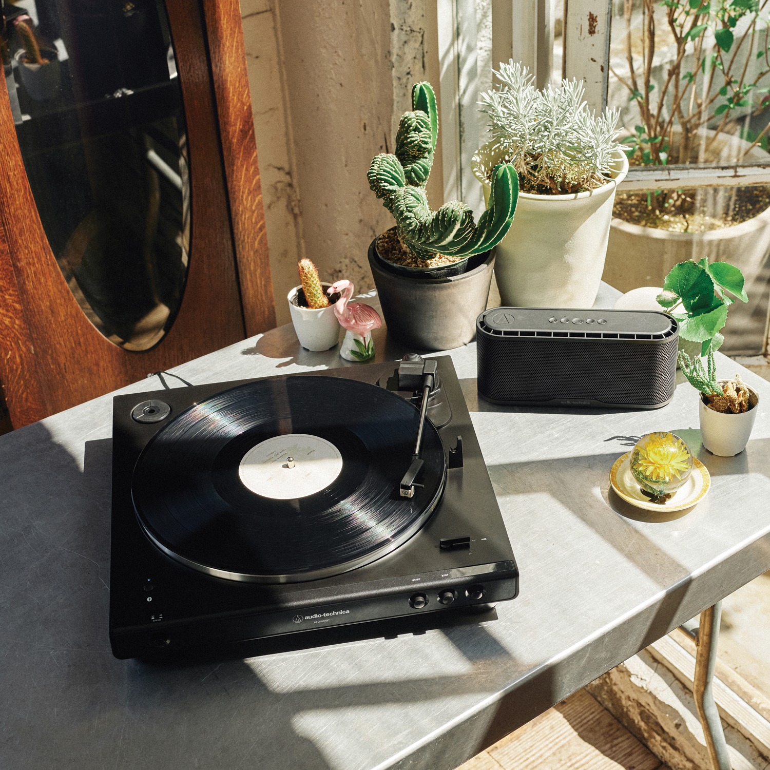 Audio-Technica AT-LP60XBT-USB-BK Fully Automatic Wireless Belt-Drive Turntable