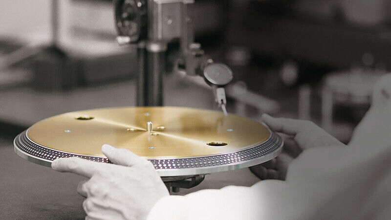 Technics SL 1210 MK7 Turntable with Lid
