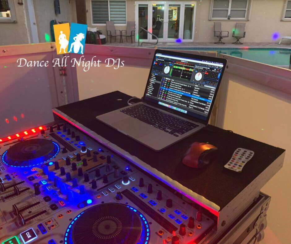 Denon MC7000 DJ Controller with Dual USB & Case