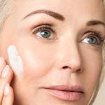 Crepe Erase Facial Scrub for Smooth Skin
