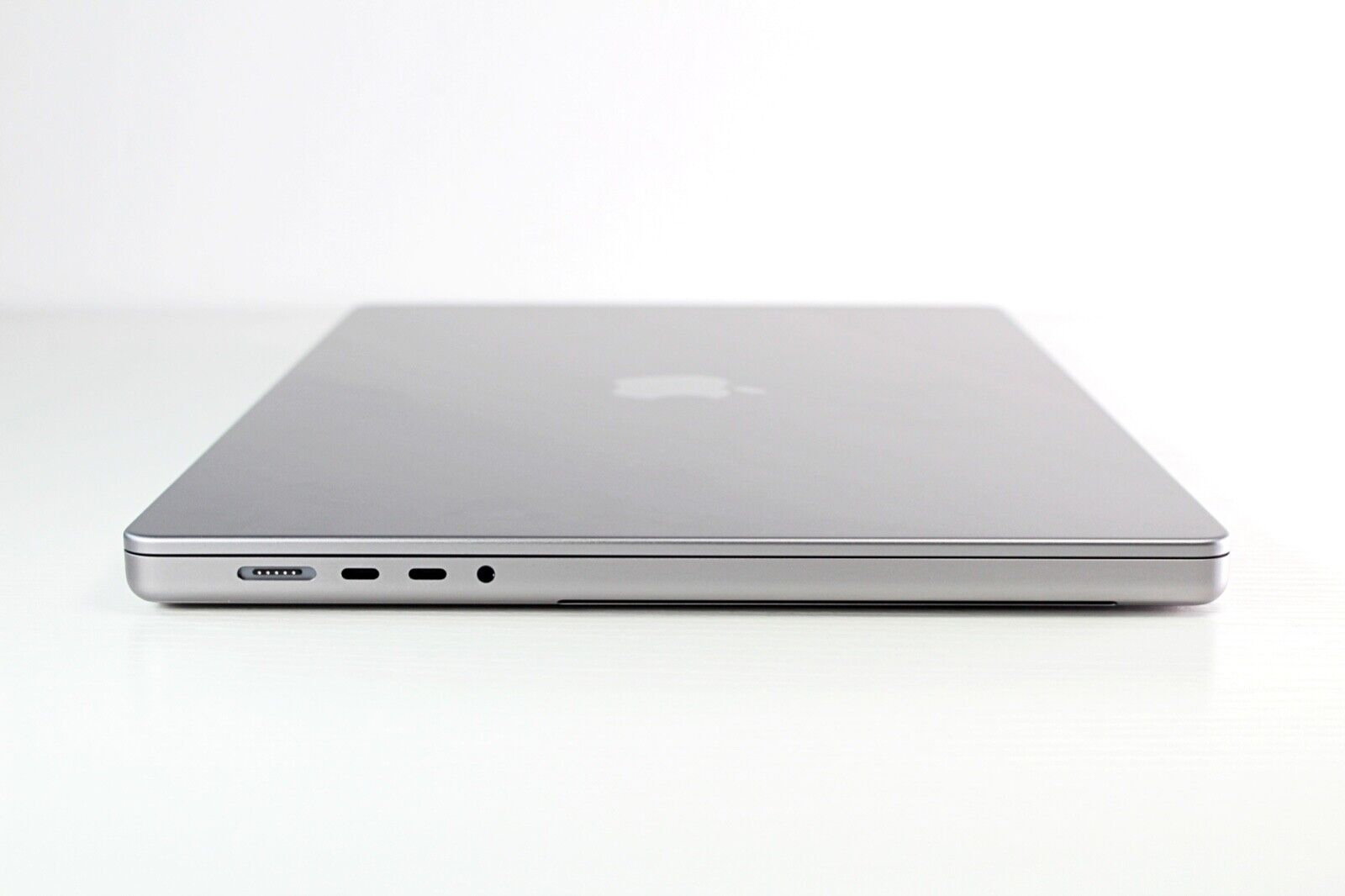 Apple USB-C VGA Multiport Adapter MJ1L2AM/A